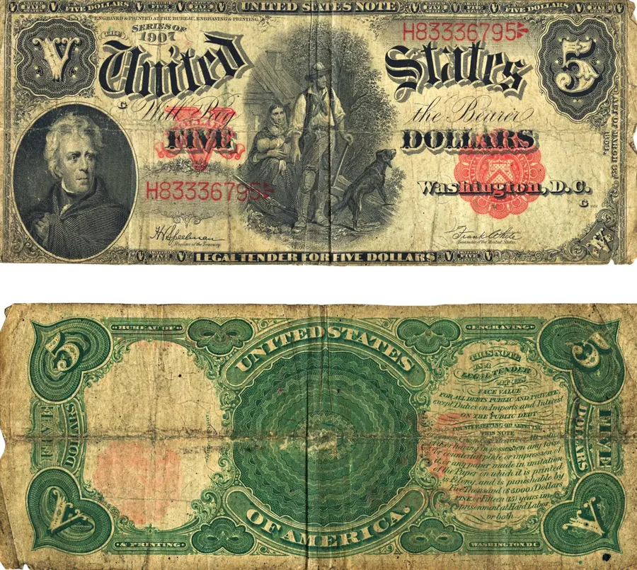 Antique United States paper currency and banknotes
